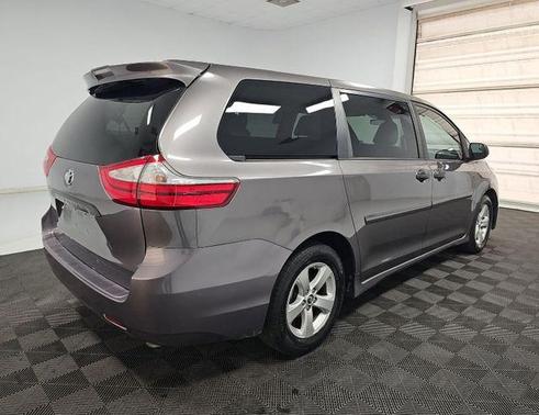 2019 Toyota Sienna SE