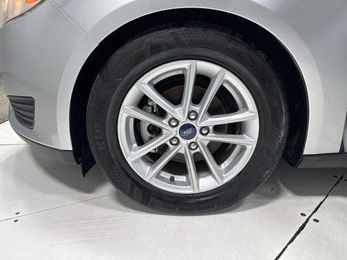Ingot Silver 2018 Ford Focus SE