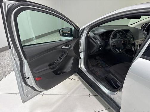Ingot Silver 2018 Ford Focus SE