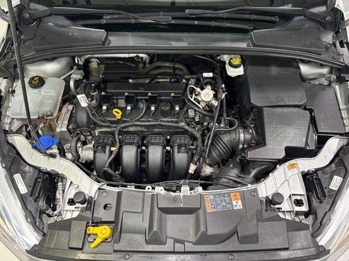 Ingot Silver 2018 Ford Focus SE