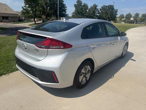 2019 Hyundai IONIQ Hybrid Blue