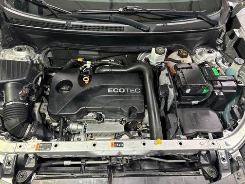 Silver Ice Metallic 2019 Chevrolet Equinox LS
