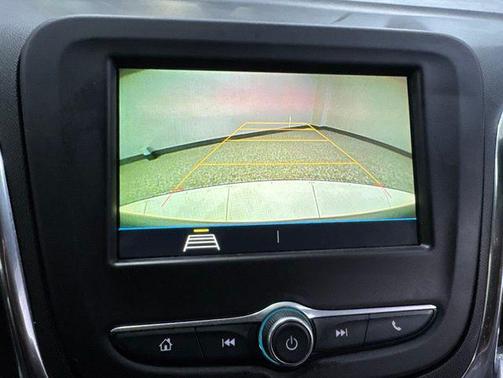Silver Ice Metallic 2019 Chevrolet Equinox LS