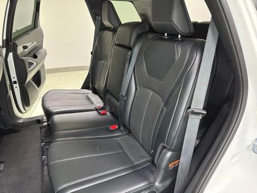 Majestic White 2023 INFINITI QX60 Luxe