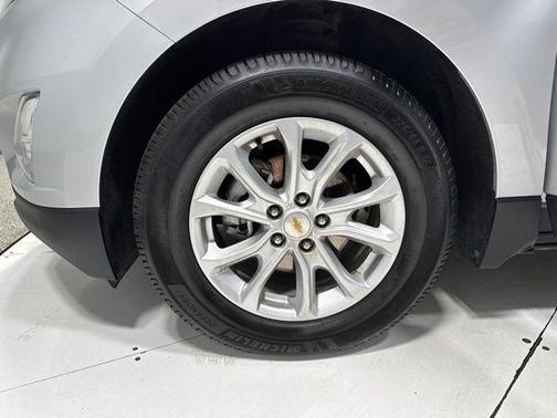 Silver Ice Metallic 2018 Chevrolet Equinox LS