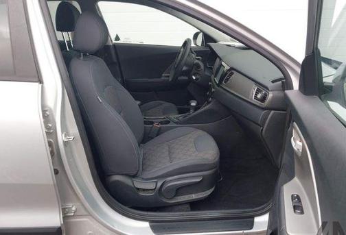 Silky Silver 2018 Kia Niro FE
