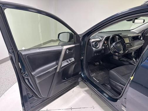 2017 Toyota RAV4 Hybrid XLE