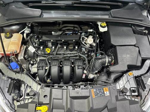 Magnetic 2018 Ford Focus SE