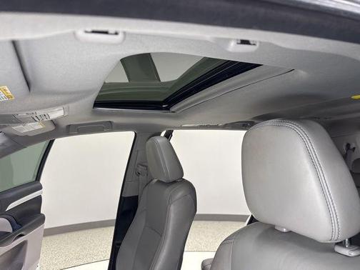 Blizzard Pearl 2017 Toyota Highlander XLE