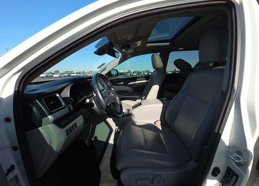 Blizzard Pearl 2017 Toyota Highlander XLE