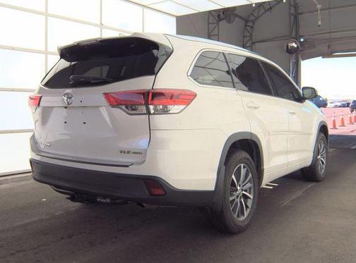 Blizzard Pearl 2017 Toyota Highlander XLE