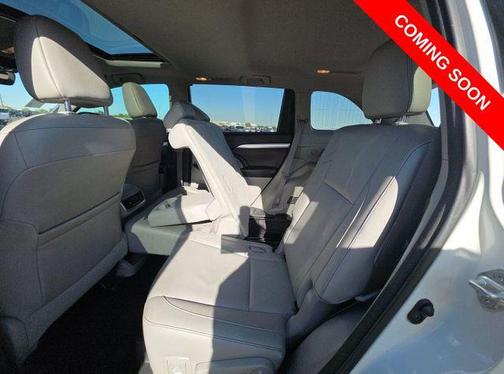 Blizzard Pearl 2017 Toyota Highlander XLE