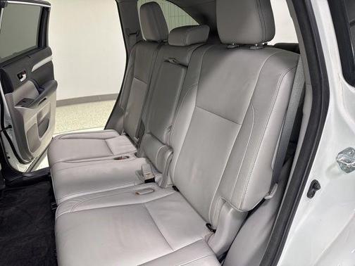 Blizzard Pearl 2017 Toyota Highlander XLE