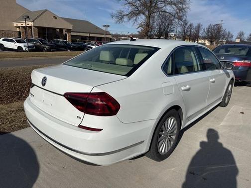 2017 Volkswagen Passat 1.8T SE