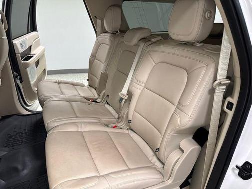 White Platinum Clearcoat Metallic 2019 Lincoln Navigator L Reserve