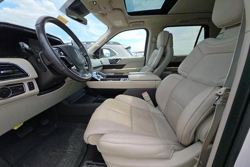 White Platinum Clearcoat Metallic 2019 Lincoln Navigator L Reserve