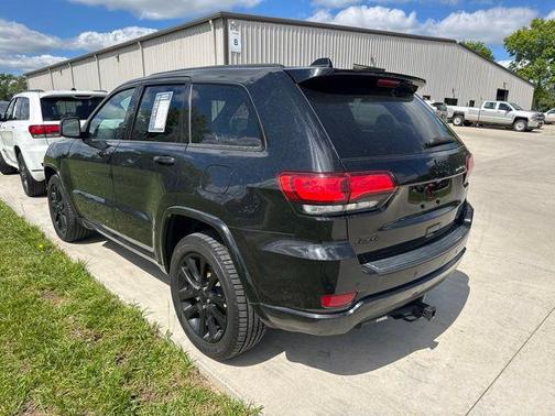 Diamond Black Crystal Pearlcoat 2019 Jeep Grand Cherokee Altitude