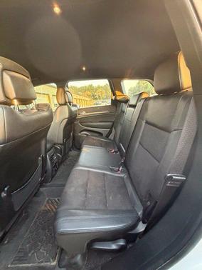 Bright White Clearcoat 2022 Jeep Grand Cherokee Laredo