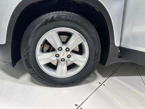 Silver Ice Metallic 2019 Chevrolet Trax LT