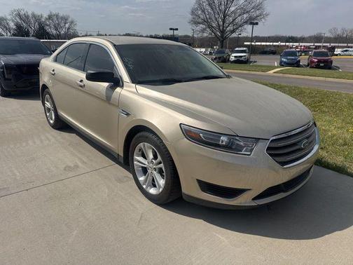 White Gold Metallic 2018 Ford Taurus SE