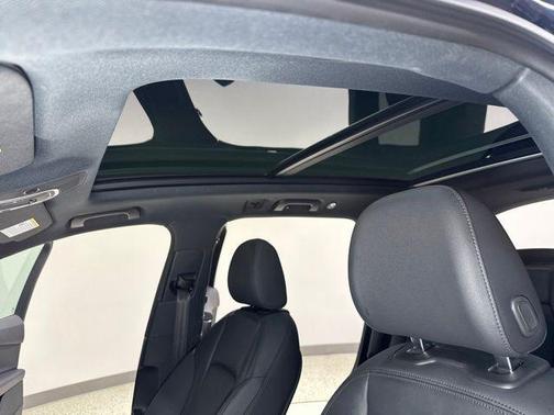 Waitomo Blue Metallic 2023 Audi Q7 45 Premium