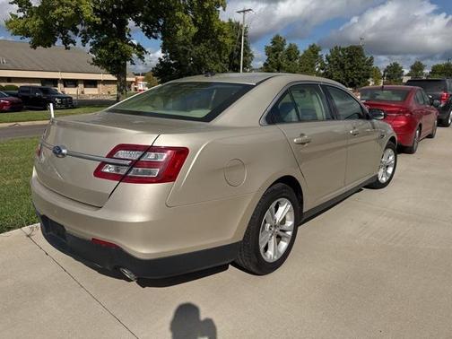 2017 Ford Taurus SE