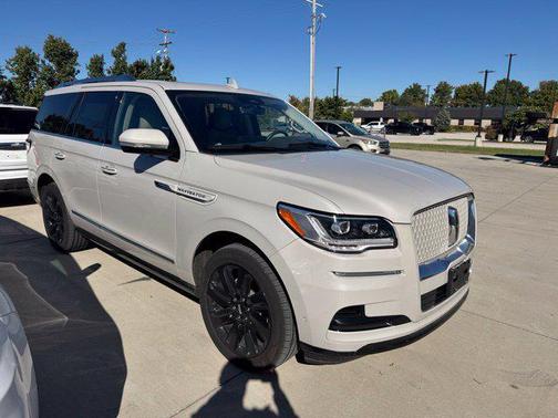 Ceramic Pearl Metallic Tri-Coat 2022 Lincoln Navigator Reserve