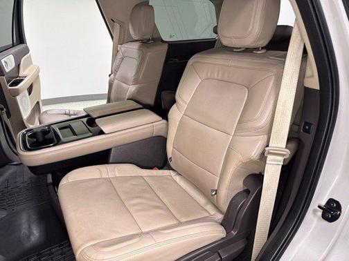 Ceramic Pearl Metallic Tri-Coat 2022 Lincoln Navigator Reserve