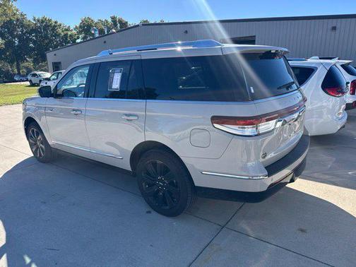 Ceramic Pearl Metallic Tri-Coat 2022 Lincoln Navigator Reserve
