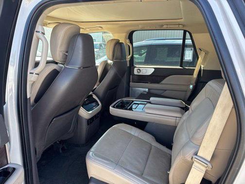 Ceramic Pearl Metallic Tri-Coat 2022 Lincoln Navigator Reserve