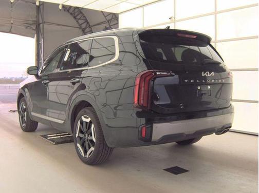 Ebony Black 2025 Kia Telluride S