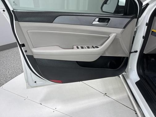 2016 Hyundai SONATA Hybrid SE