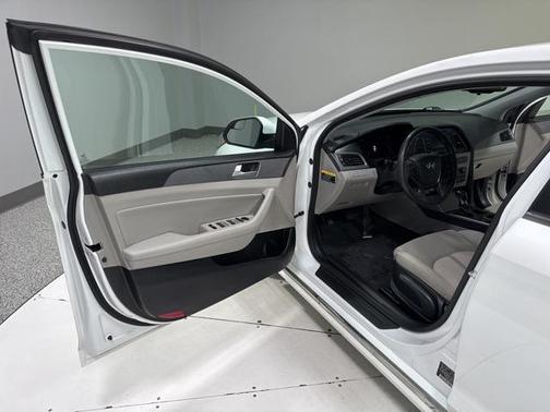 2016 Hyundai SONATA Hybrid SE