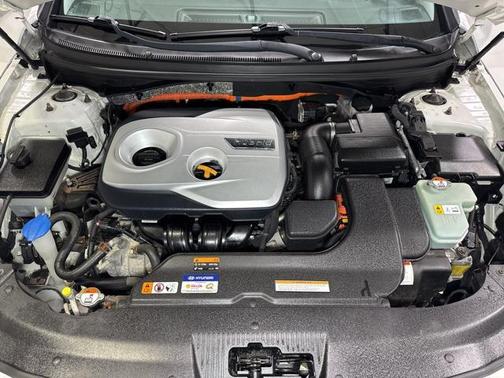 2016 Hyundai SONATA Hybrid SE