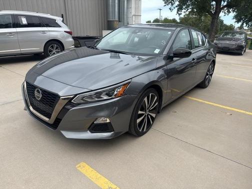 2022 Nissan Altima SR FWD