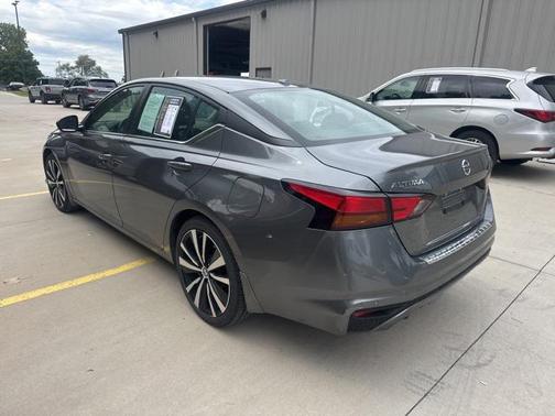 2022 Nissan Altima SR FWD
