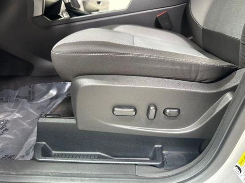 Ingot Silver 2017 Ford Escape SE