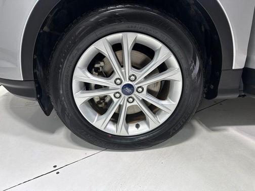 Ingot Silver 2017 Ford Escape SE