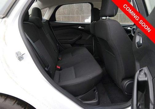 Oxford White 2017 Ford Focus SE
