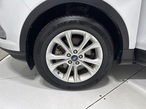 White 2018 Ford Escape SE