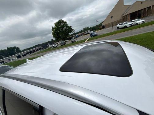 Glacial White Pearl 2024 Kia Telluride S
