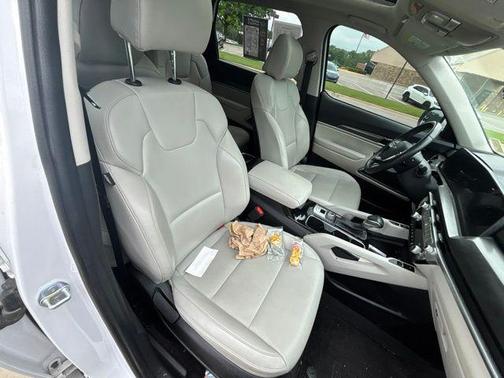 Glacial White Pearl 2024 Kia Telluride S