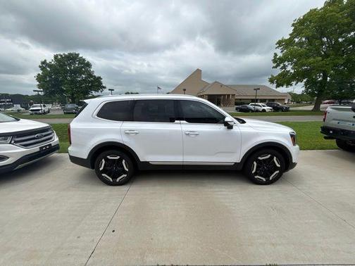 Glacial White Pearl 2024 Kia Telluride S