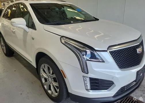 Crystal White Tricoat 2021 Cadillac XT5 Sport