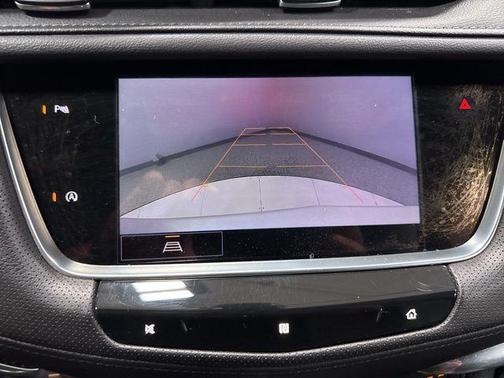 Crystal White Tricoat 2021 Cadillac XT5 Sport