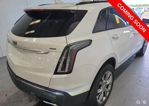 Crystal White Tricoat 2021 Cadillac XT5 Sport