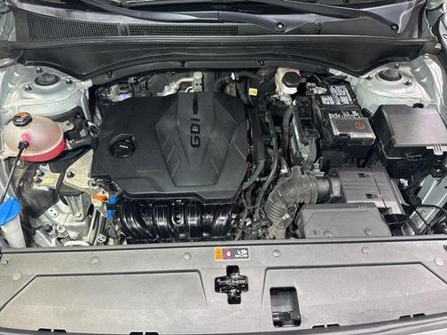 Shimmering Silver Pearl 2023 Hyundai SANTA FE SE