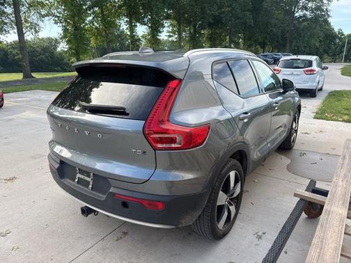 2019 Volvo XC40 T5 Momentum