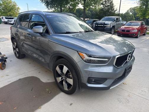 2019 Volvo XC40 T5 Momentum