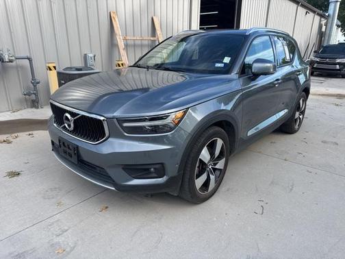 2019 Volvo XC40 T5 Momentum